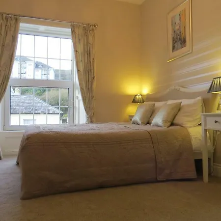 לינה וארוחת בוקר Devon View House יוגאל