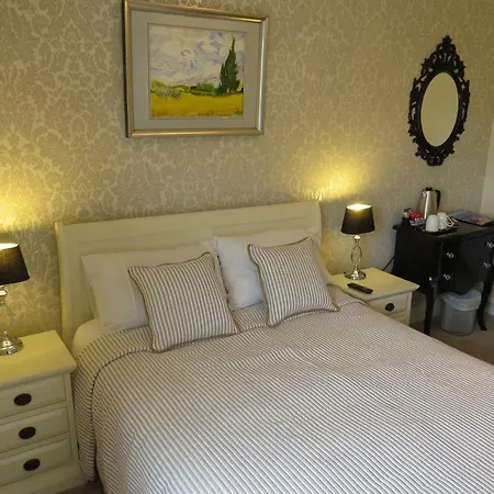 לינה וארוחת בוקר Devon View House