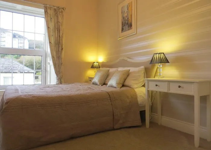 לינה וארוחת בוקר Devon View House 4*