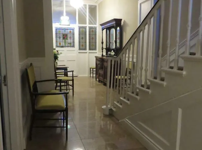 Devon View House לינה וארוחת בוקר יוגאל