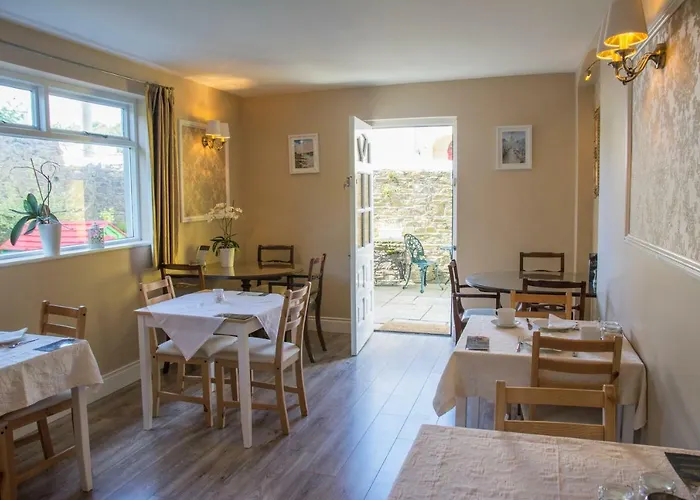 לינה וארוחת בוקר Devon View House